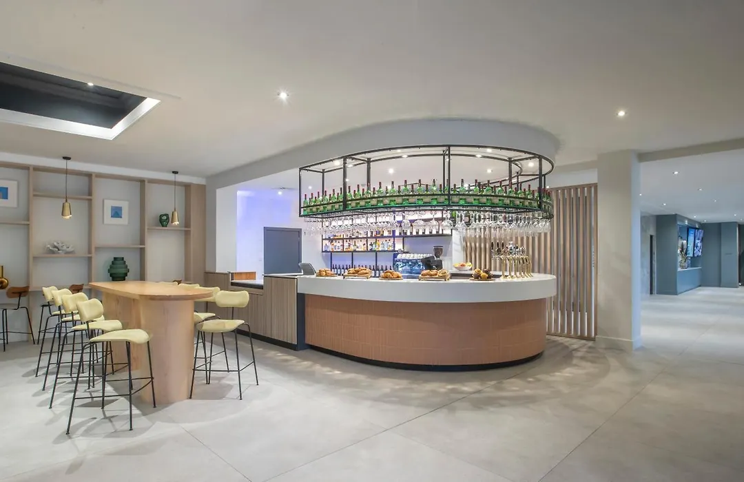 Clayton Hotel Dublin Airport Central-1